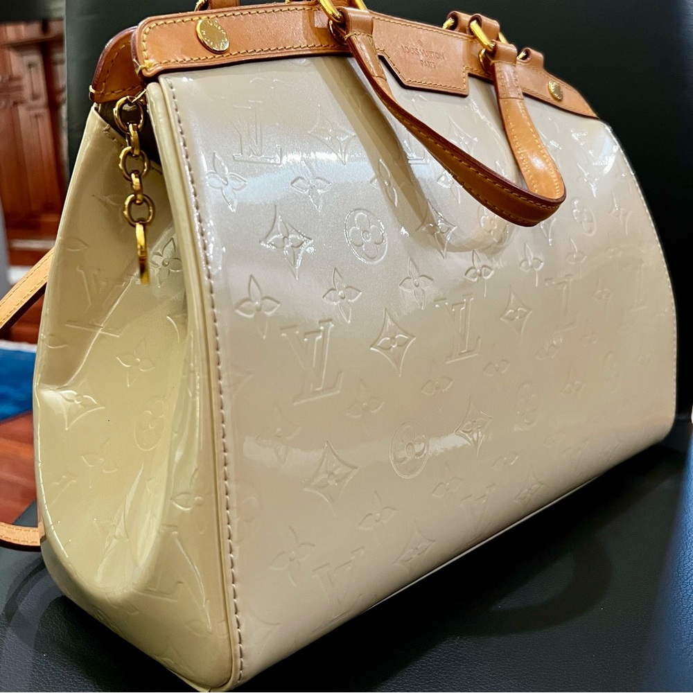 LOUIS VUITTON Brea GM38 Cream